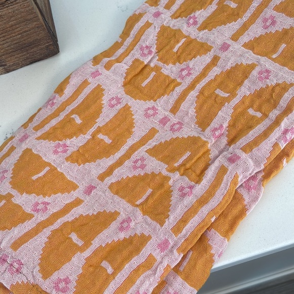 Anthropologie kitchen towel - Picture 2 of 3